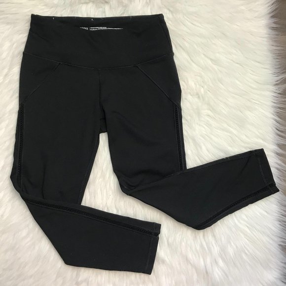 Victoria's Secret Pants - Victoria’s Secret Knockout Capri Leggings Small